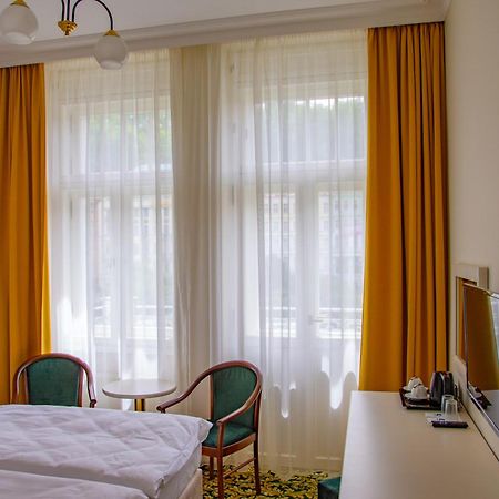 Ea Hotel Elefant Karlsbad Exteriör bild