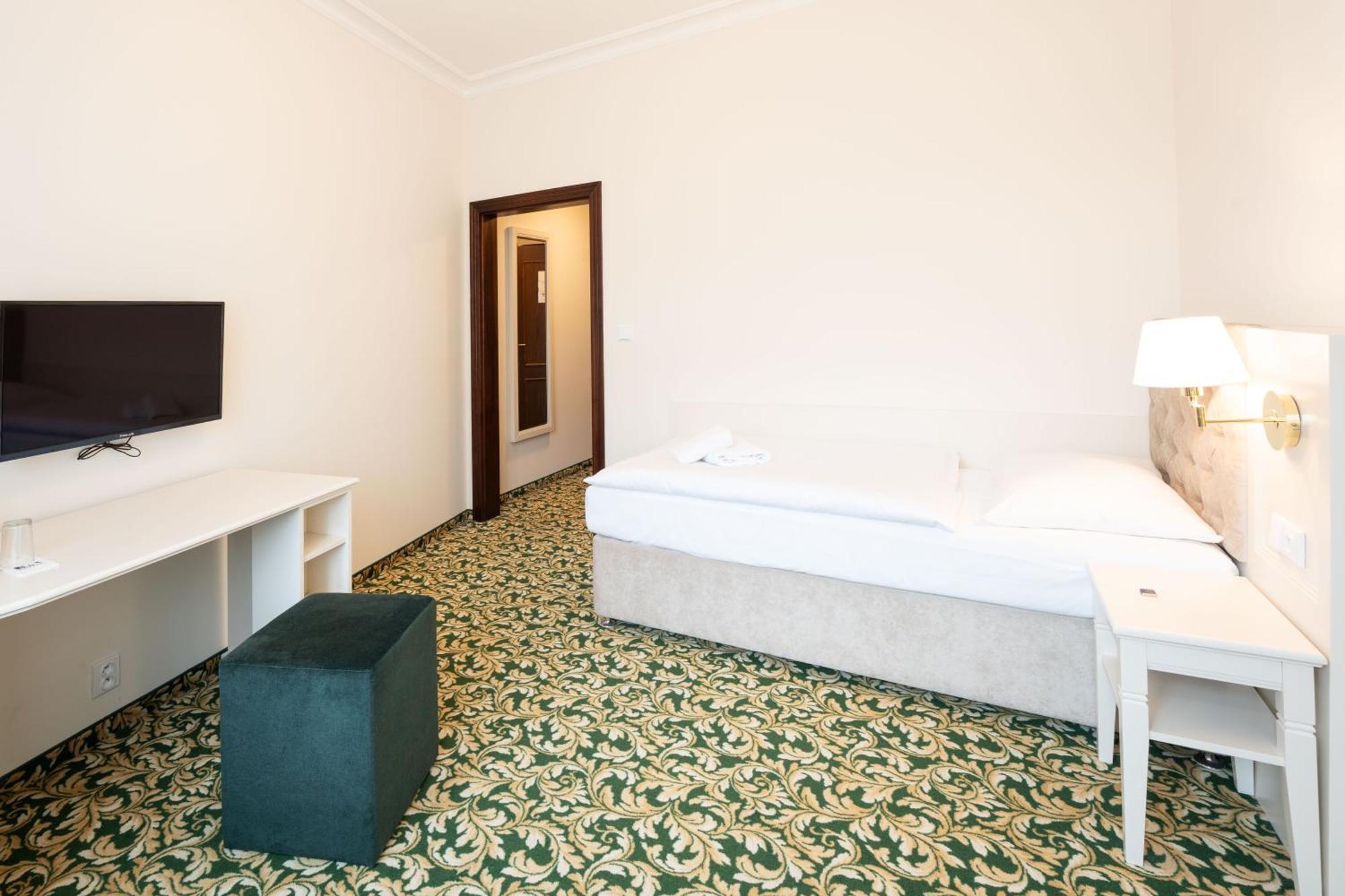 Ea Hotel Elefant Karlsbad Exteriör bild