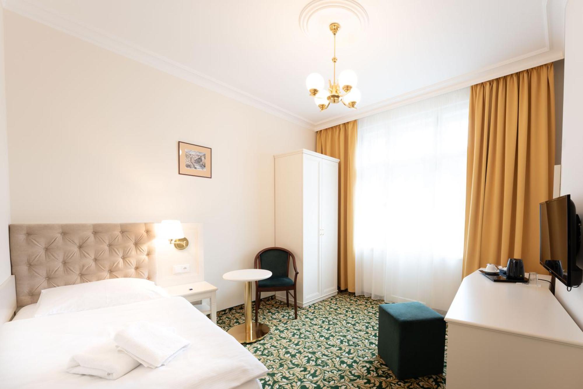 Ea Hotel Elefant Karlsbad Exteriör bild