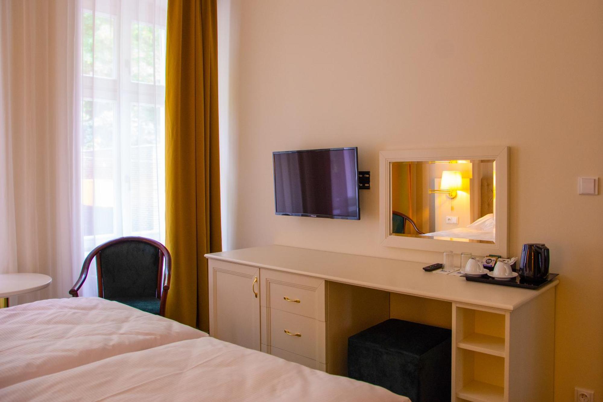 Ea Hotel Elefant Karlsbad Exteriör bild
