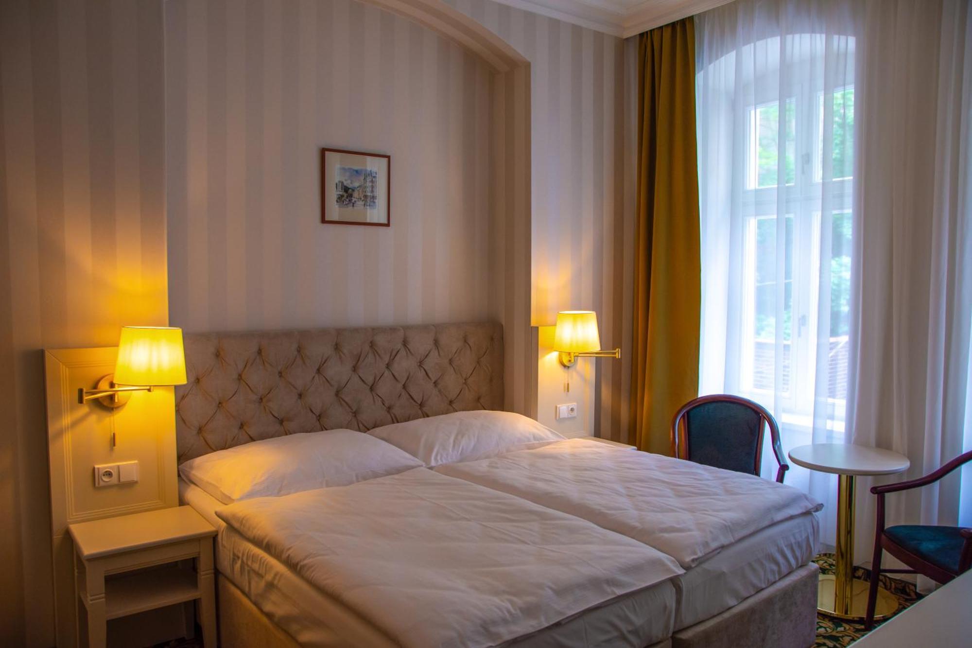 Ea Hotel Elefant Karlsbad Exteriör bild