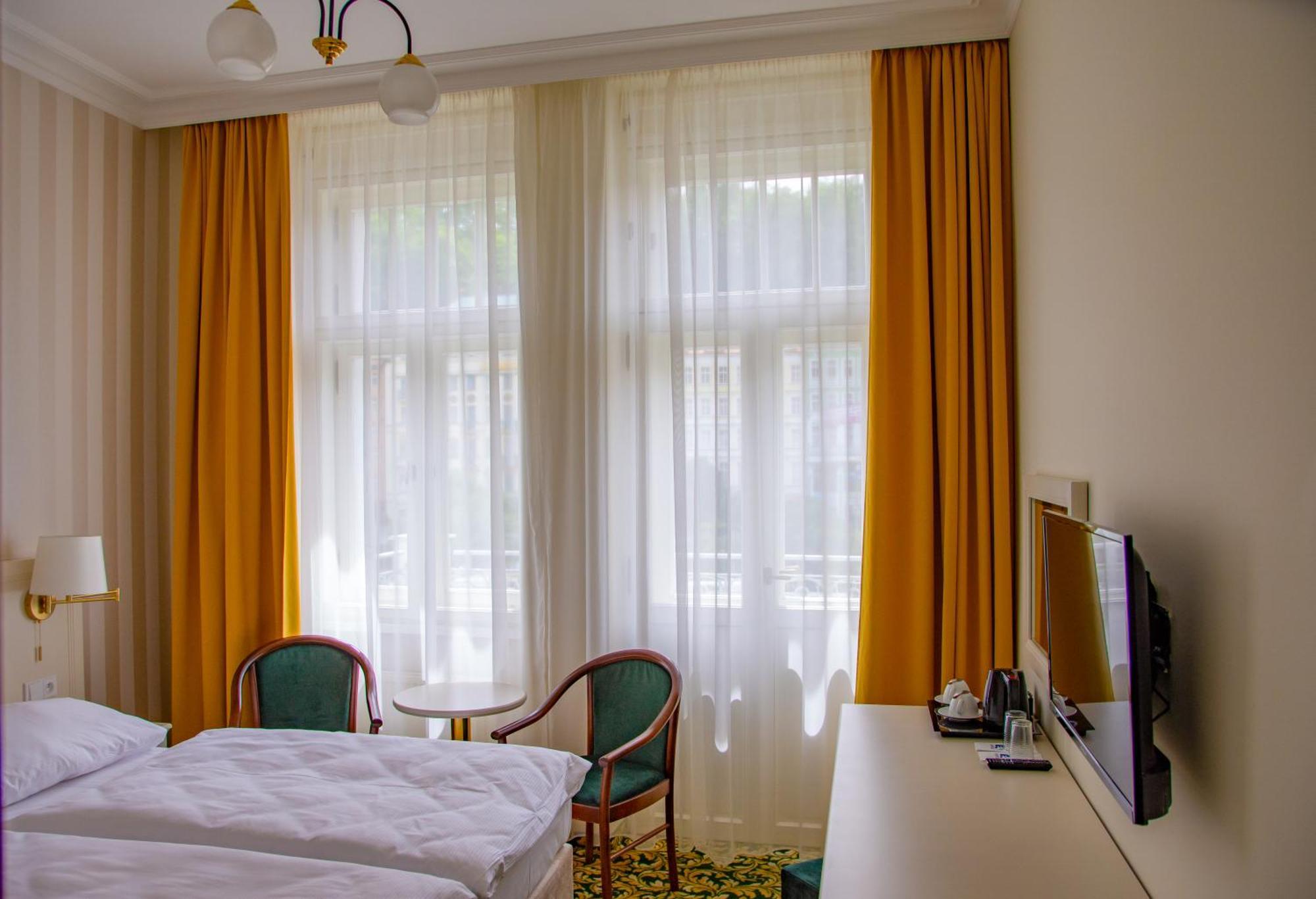 Ea Hotel Elefant Karlsbad Exteriör bild