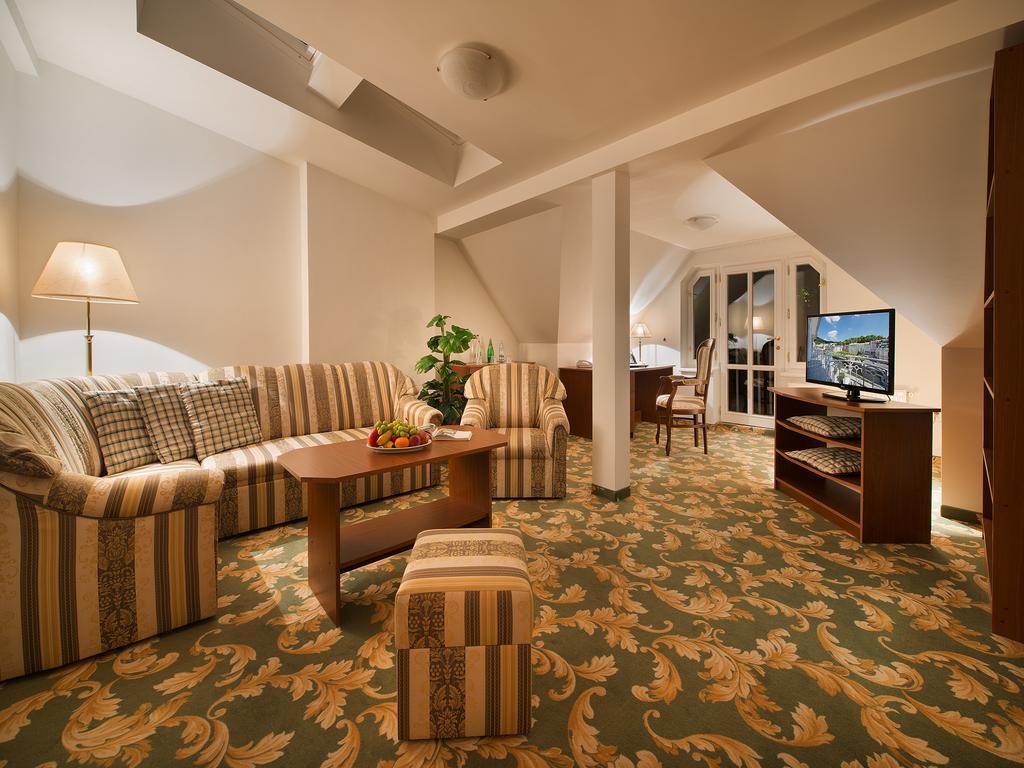 Ea Hotel Elefant Karlsbad Exteriör bild