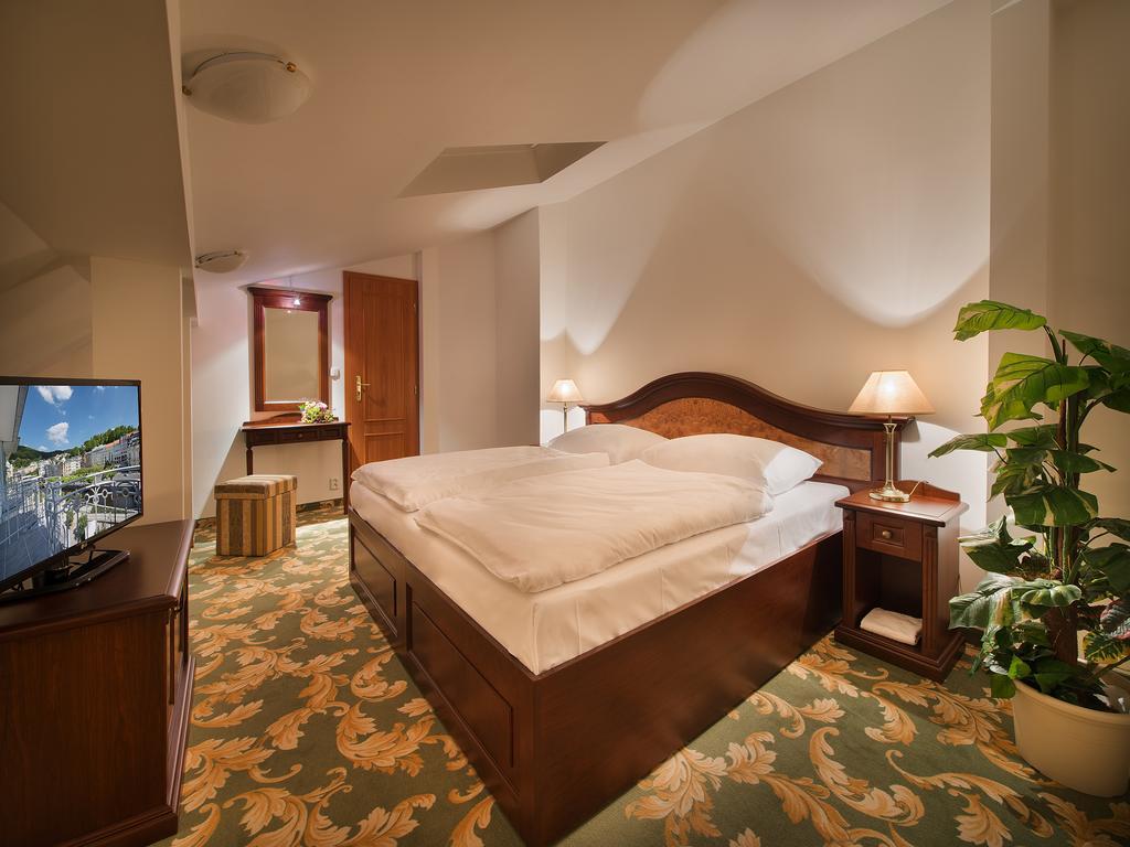 Ea Hotel Elefant Karlsbad Exteriör bild